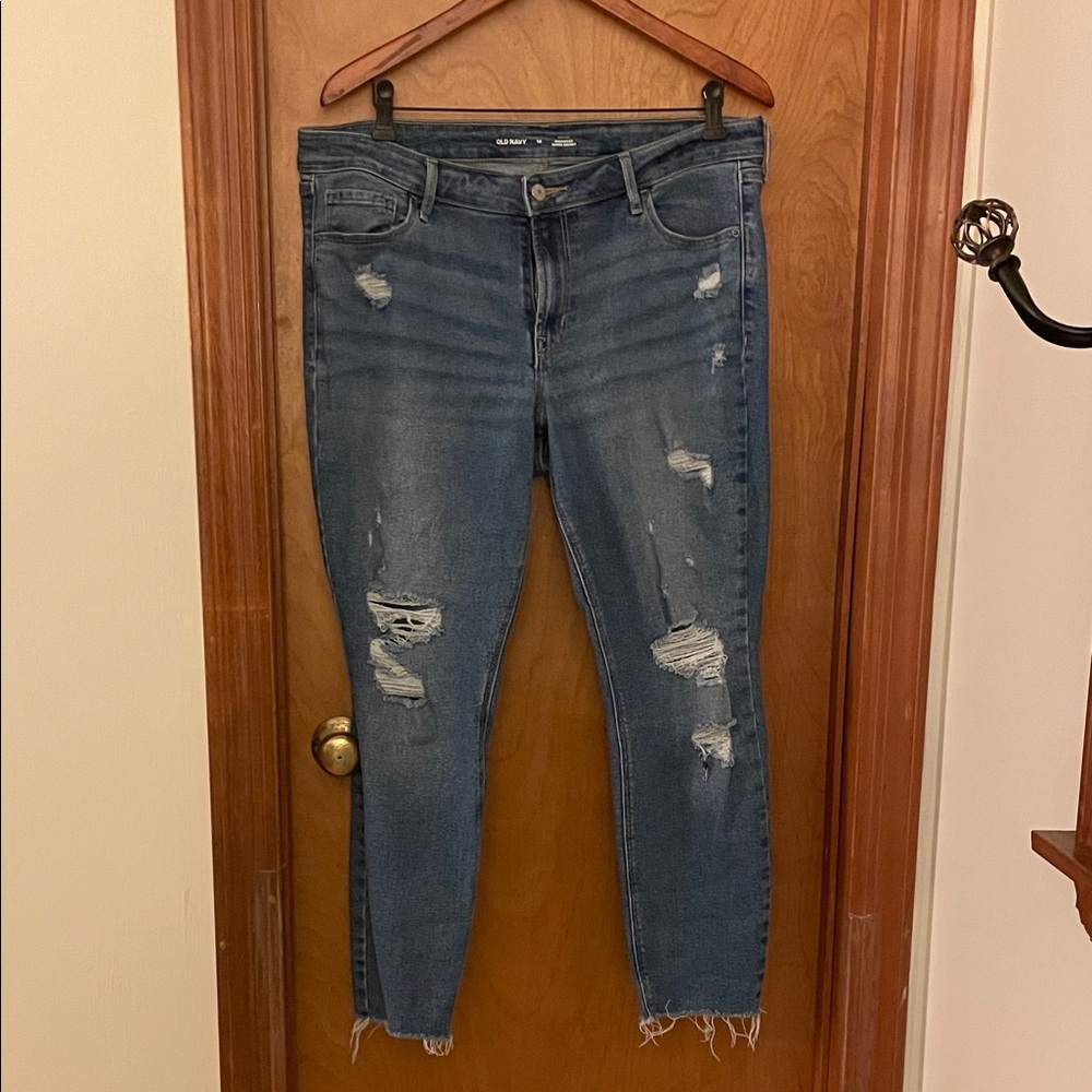 Old Navy Distressed Ankle Jeans in Blue
